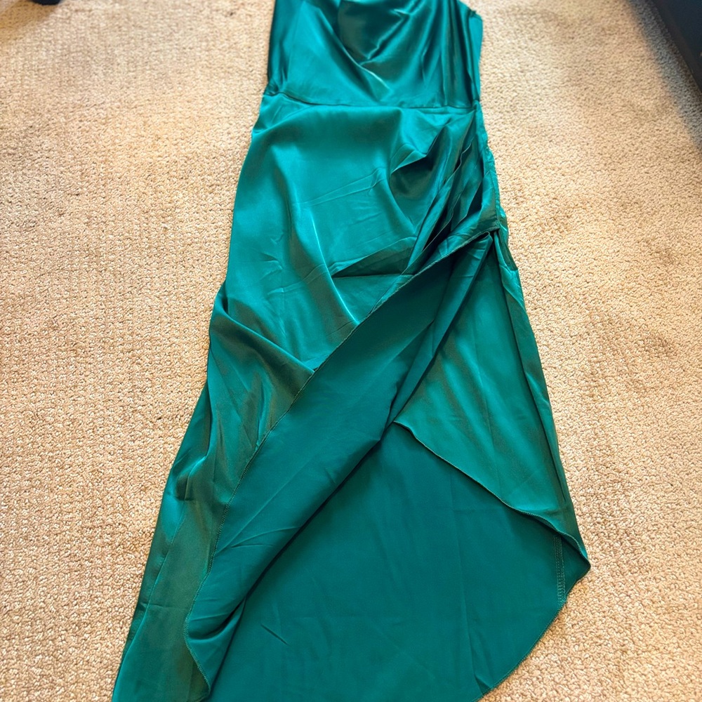 CRASHING PROM Emerald Green Midi Dress with Ruching at breast and slit Sm NWOT - Picture 11 of 12